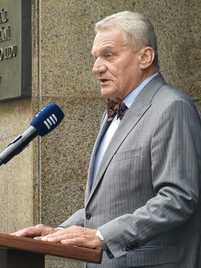 FOTO: Bohuslav Svoboda měl projev. – stránka 1
