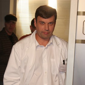 Petr Rychlý míval husté kaštanově hnědé vlasy. 