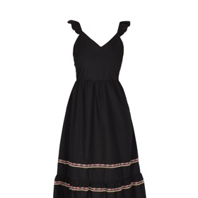 Jana Švandová vsadila na elegantnější šaty. Letos ale frčí boho prvky, a tak můžete sáhnout třeba po tomto modelu od značky IZIA za 3 789 Kč.