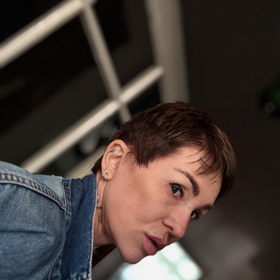 Kaira Hrachovcová je ostříhaná na kluka.