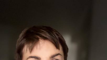 FOTO: Kaira Hrachovcová má krátké vlasy.