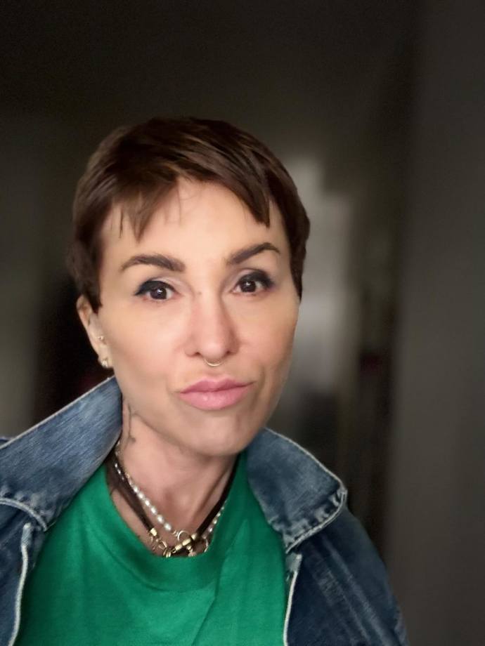 FOTO: Kaira Hrachovcová má krátké vlasy. – stránka 1