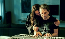 Ondřej Sokol si střihl roli zoufalého zpěváka. Kouzlo derby odhalilo jeho další talent, v kinech už ho vidělo 100 tisíc diváků