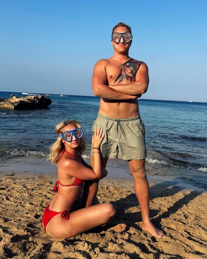 FOTO: Denisa Grossová a Filip Hořejš, připomněli legendární fotku Felixe Slováčka. – stránka 1