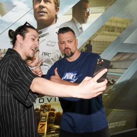 Táta se synem nedávno vyrazili také na premiéru filmu F1 s Bradem Pittem v hlavní roli.