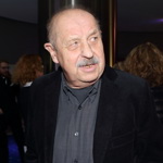 Oldřich Vlach byl mistrem vedlejších rolí. Exceloval například ve filmu Vesničko má středisková, ale zahrál si i v kriminálce Čas pracuje pro vraha.