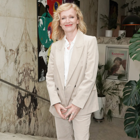 Velký návrat letos slaví také manšestr, který nosí třeba herečka Aňa Geislerová.