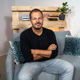 Ondřej Ládek alias Xindl X přijal pozvání do talkshow Na kafeečko.