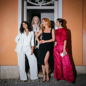 Bydžovská zároveň nese poselství, že ač se jedná o přírodní šediny, je nutné dávat vlasům také adekvátní profesionální péči.