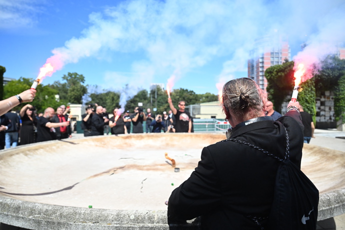 FOTO: Poslední rozloučení s Jiřím Krampolem ve strašnickém krematoriu. – stránka 177