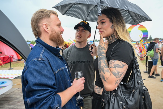 FOTO: Michael Skalický a Zoe Black. – stránka 9