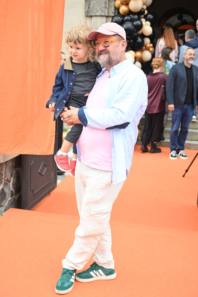 FOTO: Osobnosti na party televize Prima. – stránka 154