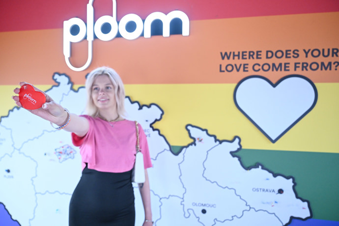 FOTO: Redakce eXtra.cz vyzpovídala návštěvníky Prague Pride. – stránka 50