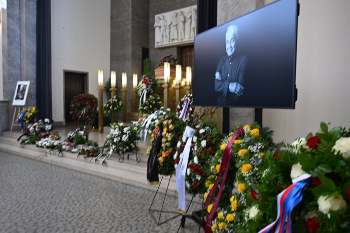FOTO: Pohřeb Jiřího Krampola. – stránka 57