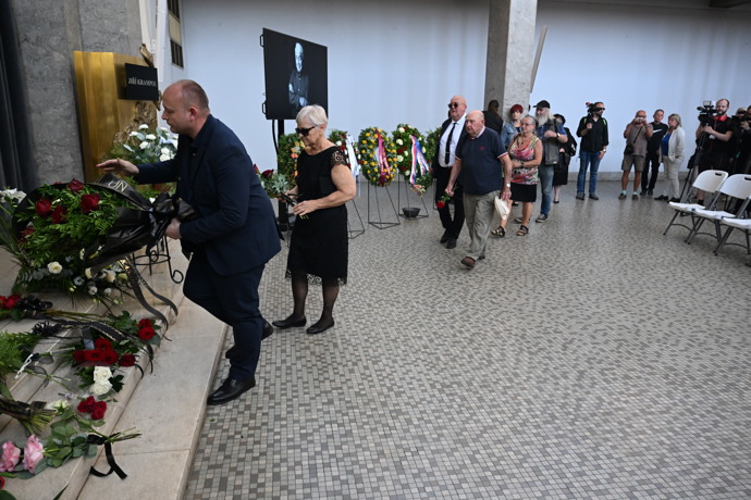 FOTO: Poslední rozloučení s Jiřím Krampolem. – stránka 95
