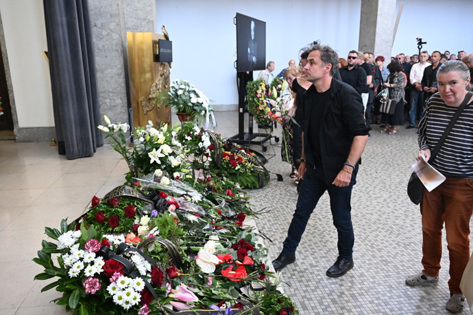 FOTO: Pohřeb Jiřího Krampola. – stránka 77
