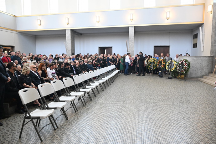 FOTO: Pohřeb Jiřího Krampola. – stránka 52