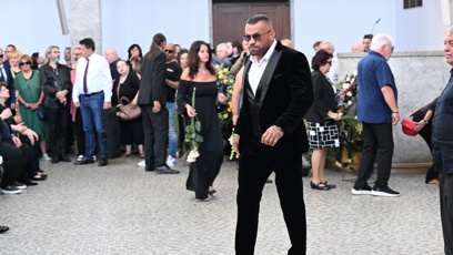 FOTO: Karlos Vémola na pohřbu Jiřího Krampola.