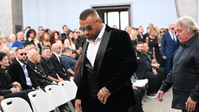 FOTO: Karlos Vémola na pohřbu Jiřího Krampola.