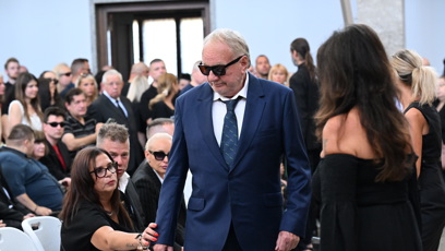 FOTO: Luděk Sobota na pohřbu Jiřího Krampola.