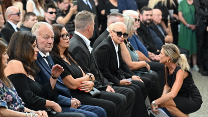 FOTO: Luděk Sobota na pohřbu Jiřího Krampola.