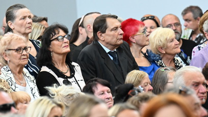 FOTO: Jiří Paroubek na pohřbu Jiřího Krampola.