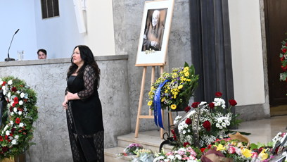 FOTO: Šárka Rezková zazpívala na pohřbu Jiřího Krampola.