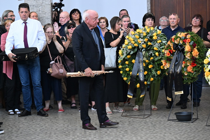 FOTO: Felix Slováček sotva zadržoval slzy. – stránka 6