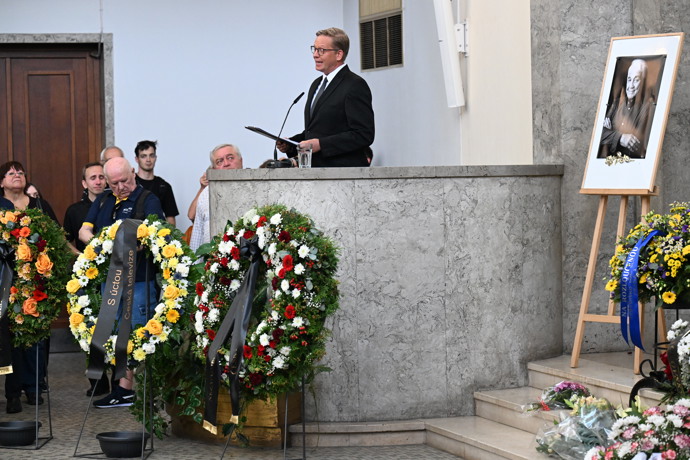 FOTO: Moderátor Aleš Cibulka měl řeč. – stránka 2