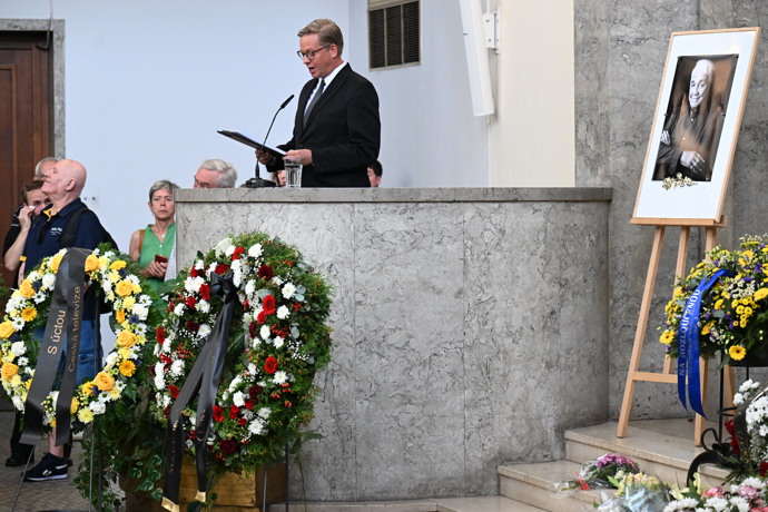FOTO: Poslední rozloučení s Jiřím Krampolem. – stránka 96