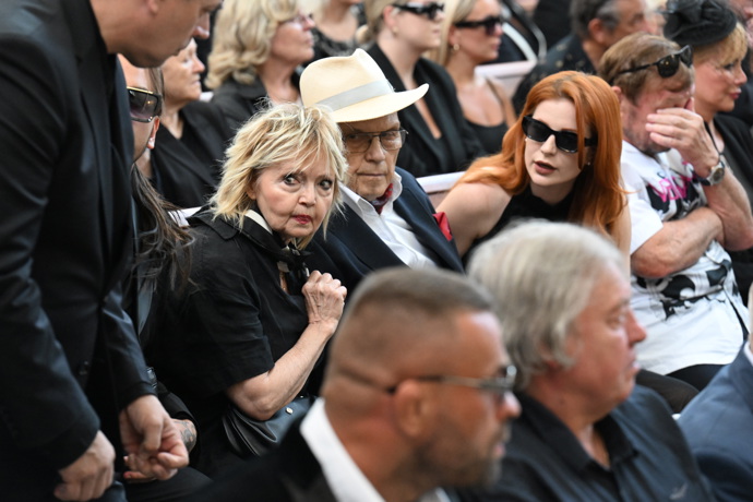 FOTO: Eva Hrušková, Jan Přeučil a Kateřina Bláhová. – stránka 95