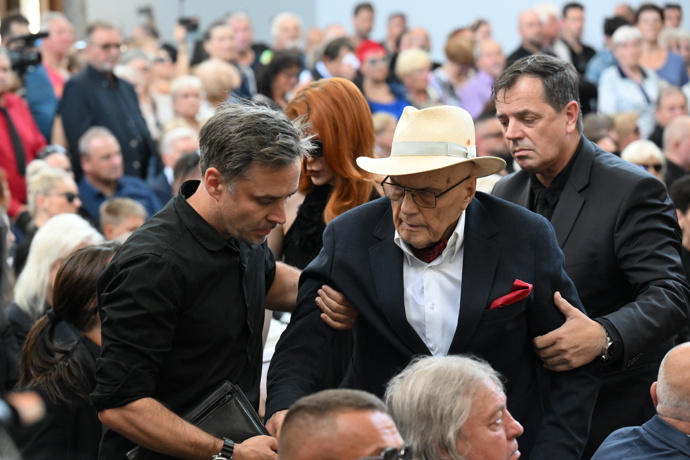 FOTO: Herci Přeučilovi se udělalo nevolno. – stránka 8