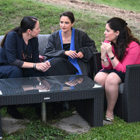 Herečka Eva Podzimková byla zabraná do hovoru.