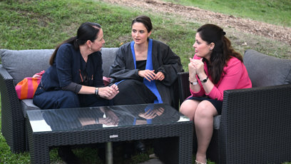 FOTO: Herečka Eva Podzimková byla zabraná do hovoru.