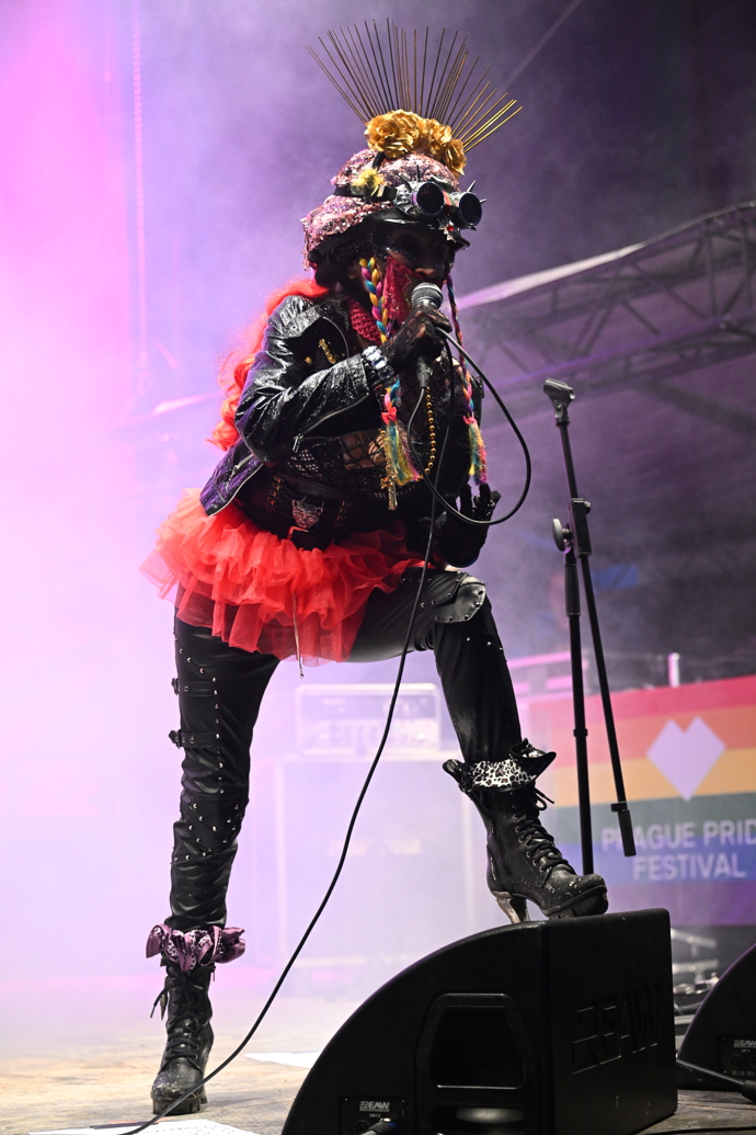 FOTO: Jana Kratochvílová alias Uriel má svůj styl. – stránka 13