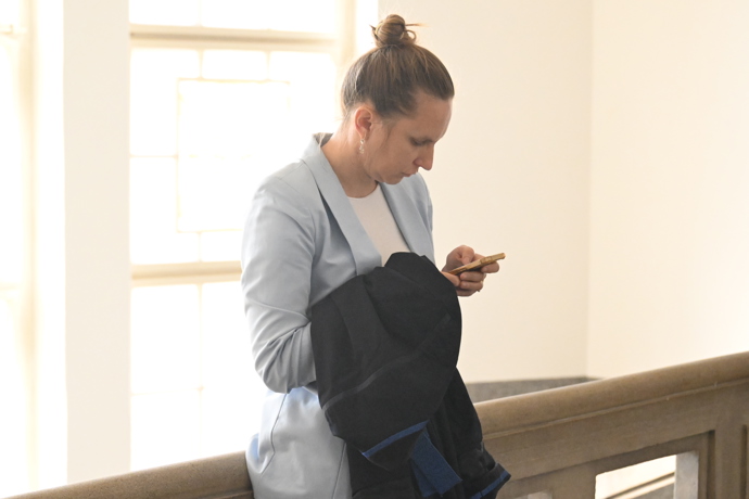FOTO: Zpěvačka Michaela Nosková u soudu s expartnerem. – stránka 21