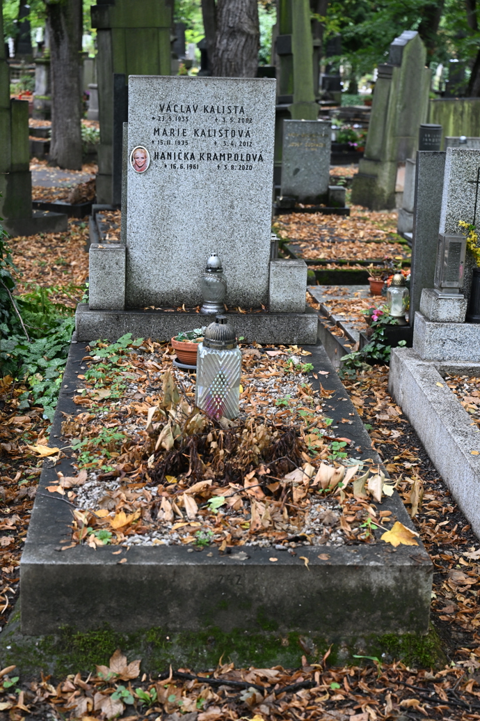 FOTO: Hrob Hany Krampolové je opuštěný. – stránka 6