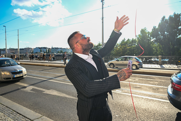 FOTO: Karlos Vémola vypustil balonek se vzkazem pro Krampola. – stránka 47