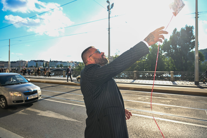 FOTO: Karlos Vémola vypustil balonek se vzkazem pro Krampola. – stránka 46