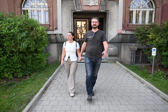FOTO: Zpěvačka Michaela Nosková s přítelem Janem Kolmanem. – stránka 12