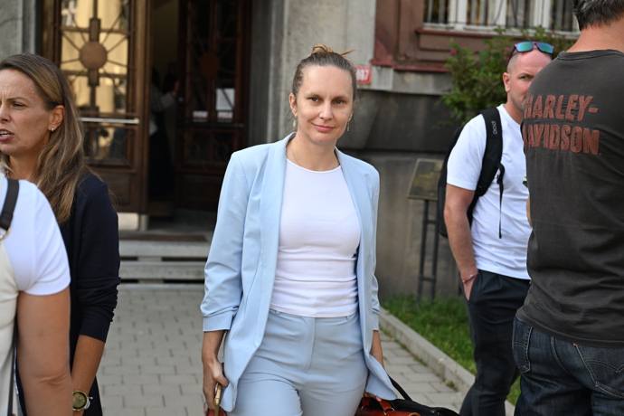 FOTO: Zpěvačka Michaela Nosková u soudu s expartnerem. – stránka 16