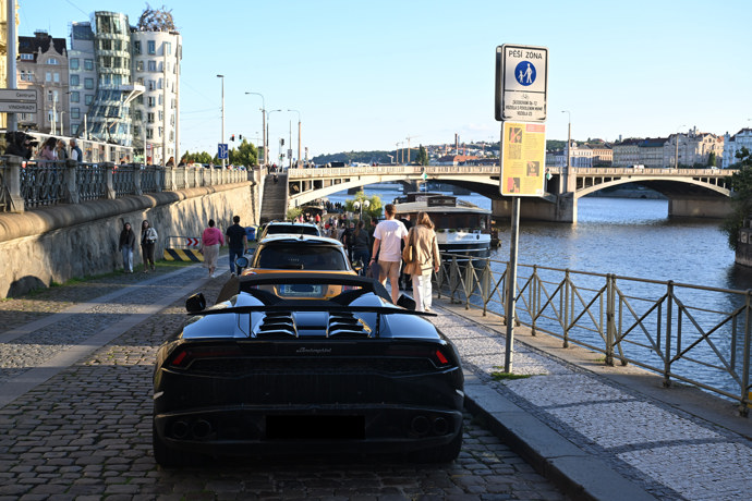 FOTO: Auto Karlose Vémoly. – stránka 53