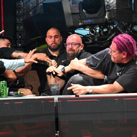 Securiťáci od sebe odháněli Samira a Krakena.