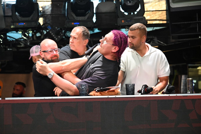 FOTO: Kraken skoro spadl ze židle. – stránka 36