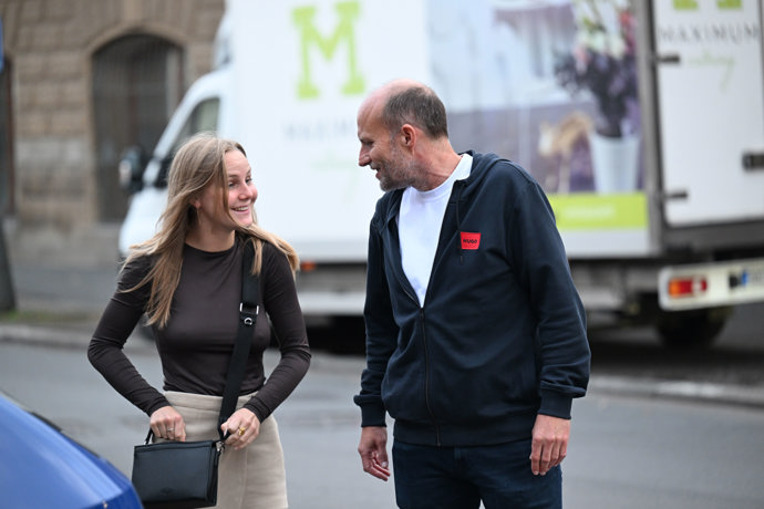FOTO: Jiří Ployhar dorazil na akci Primy s mladou partnerkou. – stránka 10