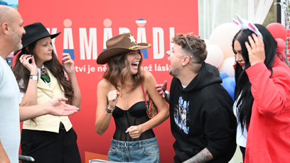 FOTO: Andrea Bezděková s dalšími účastníky Zrádců.