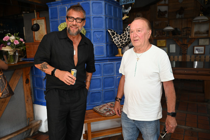 FOTO: Bořek Slezáček a Petr Janda na party divadla Broadway. – stránka 7