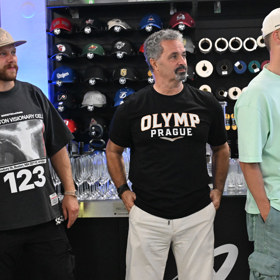 Martin Dejdar ve společnosti našich nejlepších hokejistů.