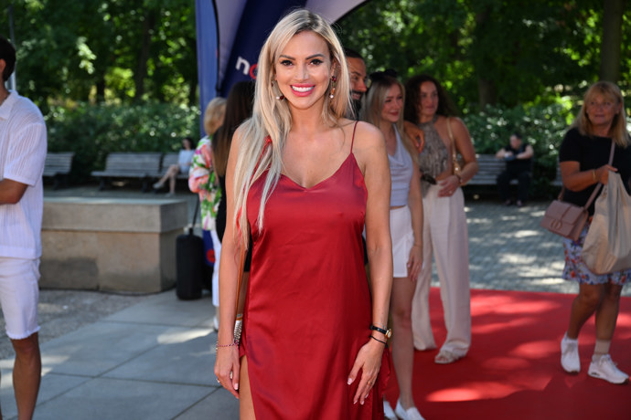 FOTO: Denise přišla bez podprsenky. – stránka 36