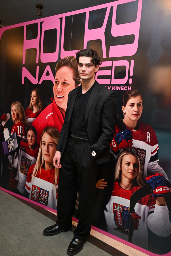 FOTO: Josef Trojan dorazil na premiéru filmu Holky na led! – stránka 7